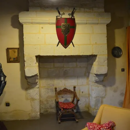 Gites Du Chateau De Sur Guesnes בית נופש Monts-sur-Guesnes