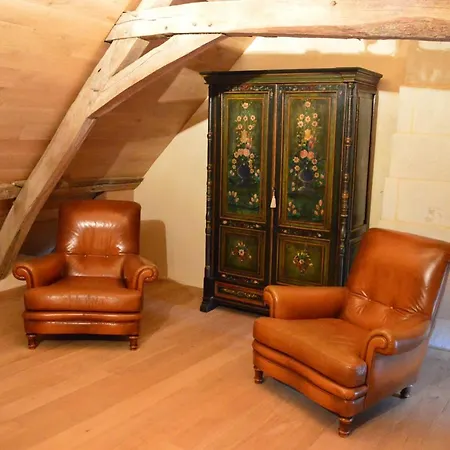 Gites Du Chateau De Sur Guesnes *