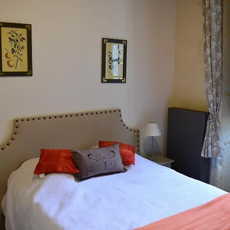 Gites Du Chateau De Sur Guesnes בית נופש