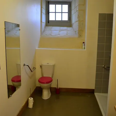 Gites Du Chateau De Sur Guesnes בית נופש