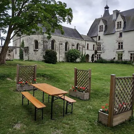 Gites Du Chateau De Sur Guesnes * Monts-sur-Guesnes