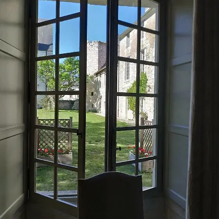 Gites Du Chateau De Sur Guesnes בית נופש