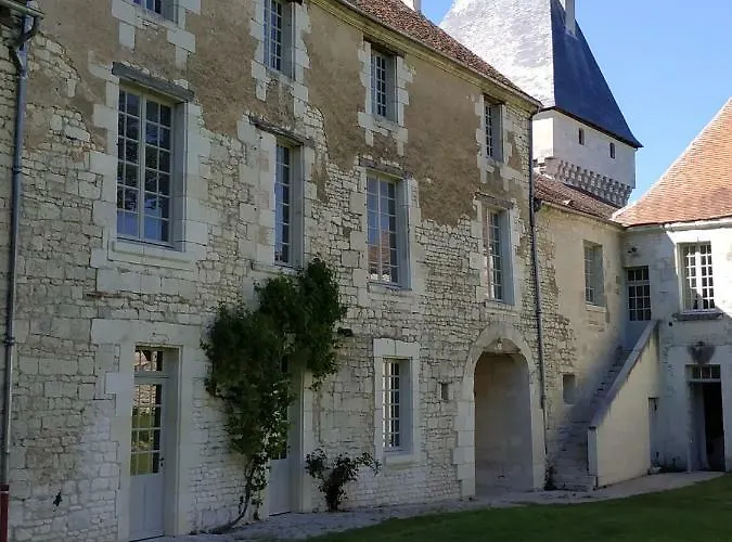 Semesterbostad Gites Du Chateau De Sur Guesnes *