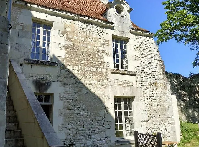 Semesterbostad Gites Du Chateau De Sur Guesnes Monts-sur-Guesnes