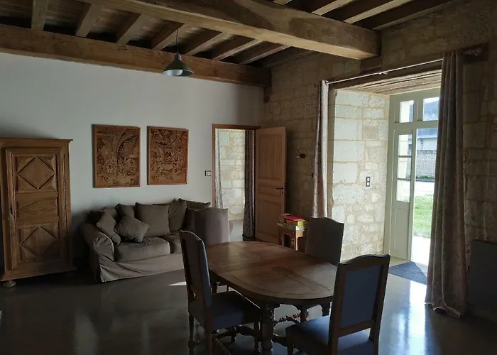 Semesterbostad Gites Du Chateau De Sur Guesnes Monts-sur-Guesnes