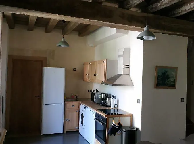 Gites Du Chateau De Sur Guesnes Semesterbostad